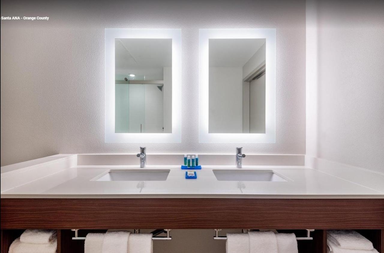 Holiday Inn Express & Suites Santa Ana - Orange County By Ihg Ngoại thất bức ảnh